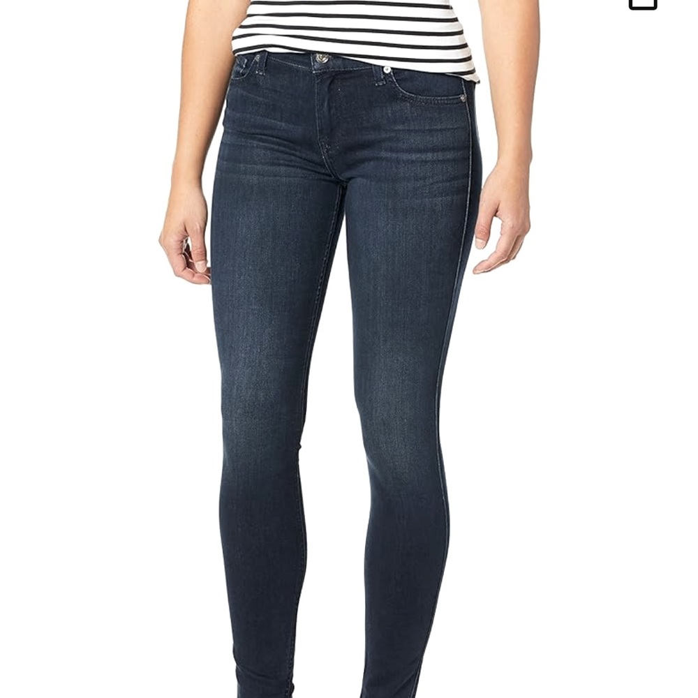 7 for all Mankind Gwenevere mid-rise straight leg jeans. Size 26